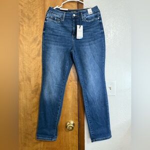 Judy Blue.  Straight Leg Jeans in Dark Blue Wash
